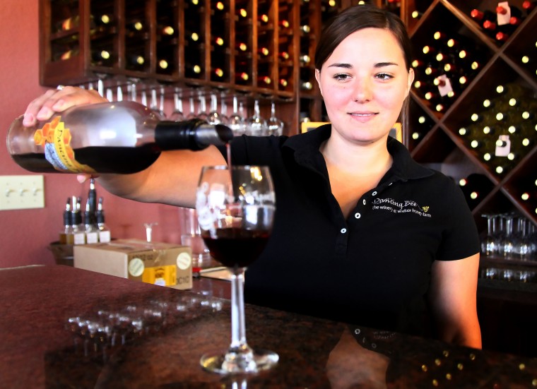 Dancing-Bee-Winery-01.jpg